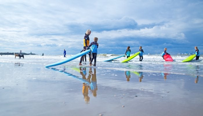 De_leukste_tips_voor_Denhaag_met_kinderen_hart_beach_surfschool_scheveningen