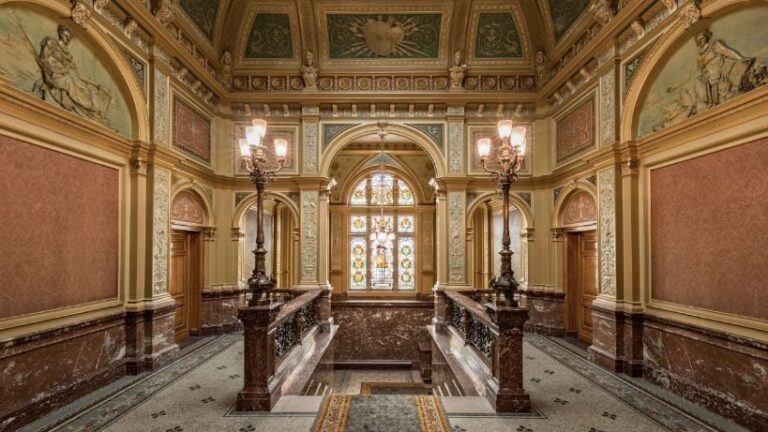 3 onontdekte plekken in Den Haag verborgen plekken koninklijke wachtkamer paleistuin willibrorduskapel