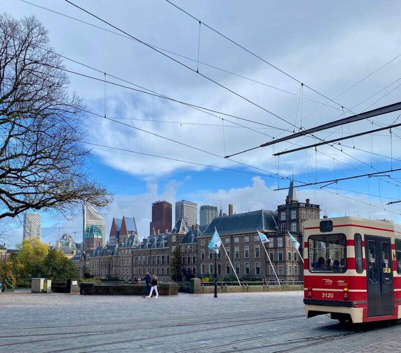 Openbaar_vervoer_in_DenHaag-tram_Hofvijver_Binnenhof
