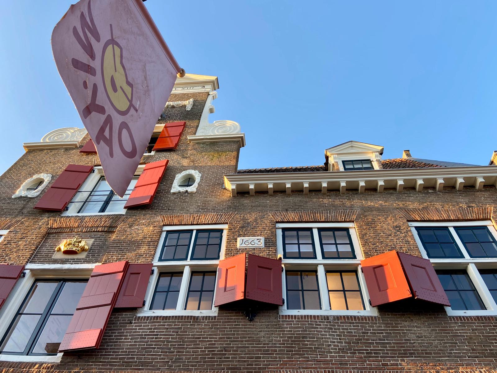 Amersfoort De vlag van Mi-yao in de Krommestraat. Foto: Ingelise de Vries