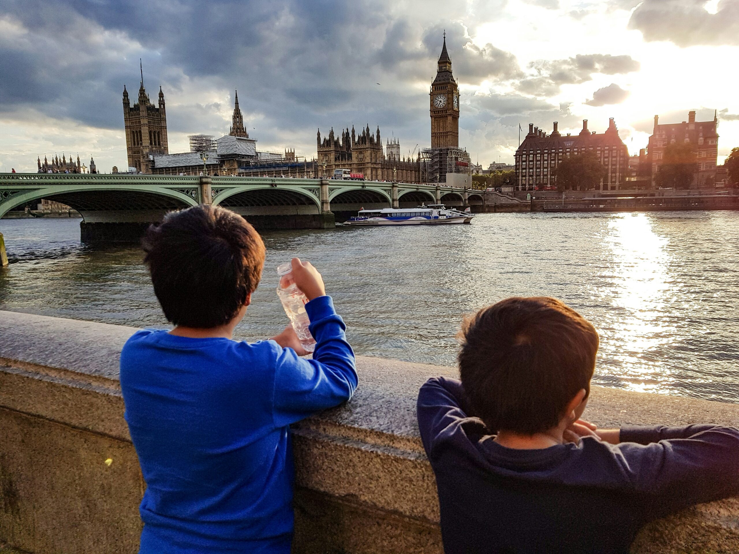 kids in londen